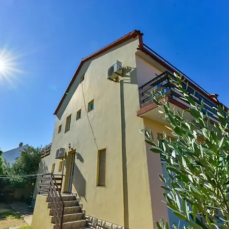 Apartment 5786b *