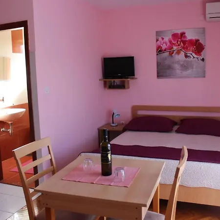 Apartment 5786b *